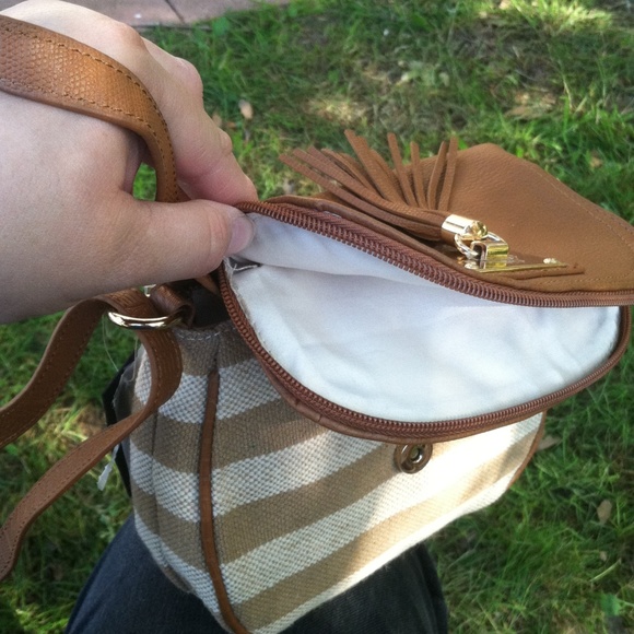 NWT Apt. 9 Beige Stripe Simone Crossbody Purse - Picture 2 of 4